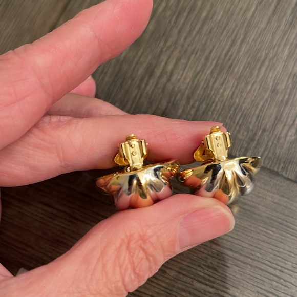 Vintage Round Two-tone Ribbed Clip Earrings - Picture 12 of 15